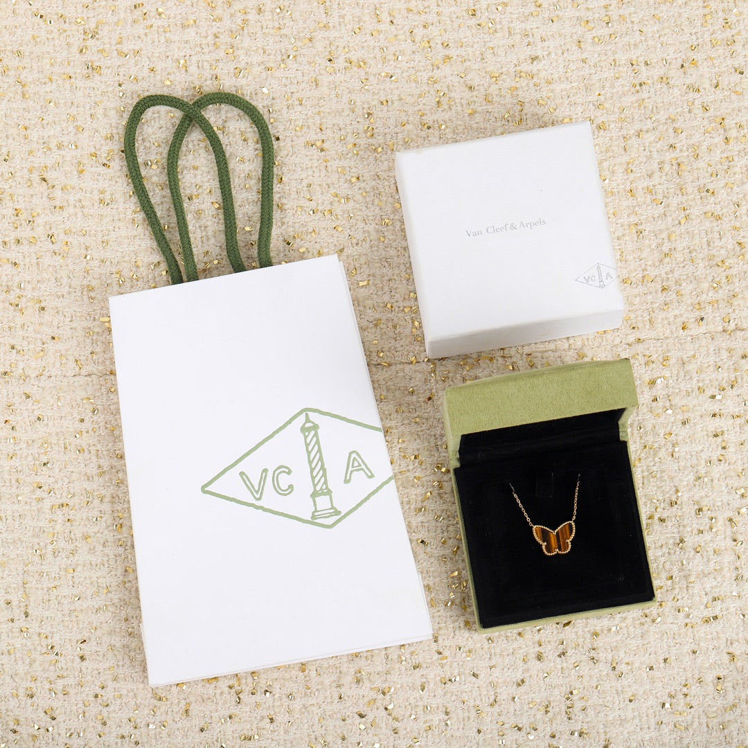 【関税負担なし・送料無料・代引可】ヴァンクリーフ&アーペル ネックレス 未使用 箱付き