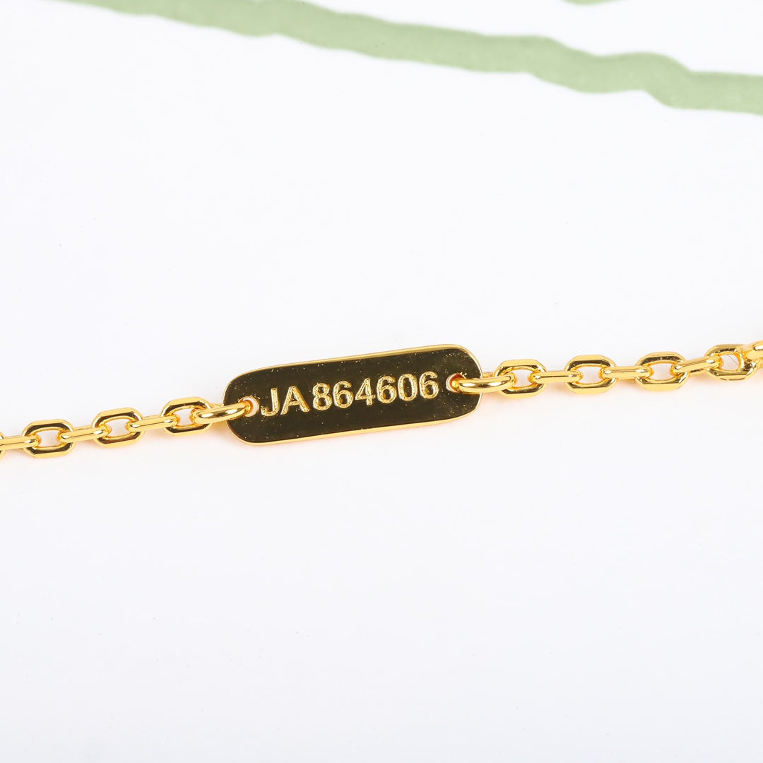 【関税負担なし・送料無料・代引可】ヴァンクリーフ&アーペル ネックレス 未使用 箱付き