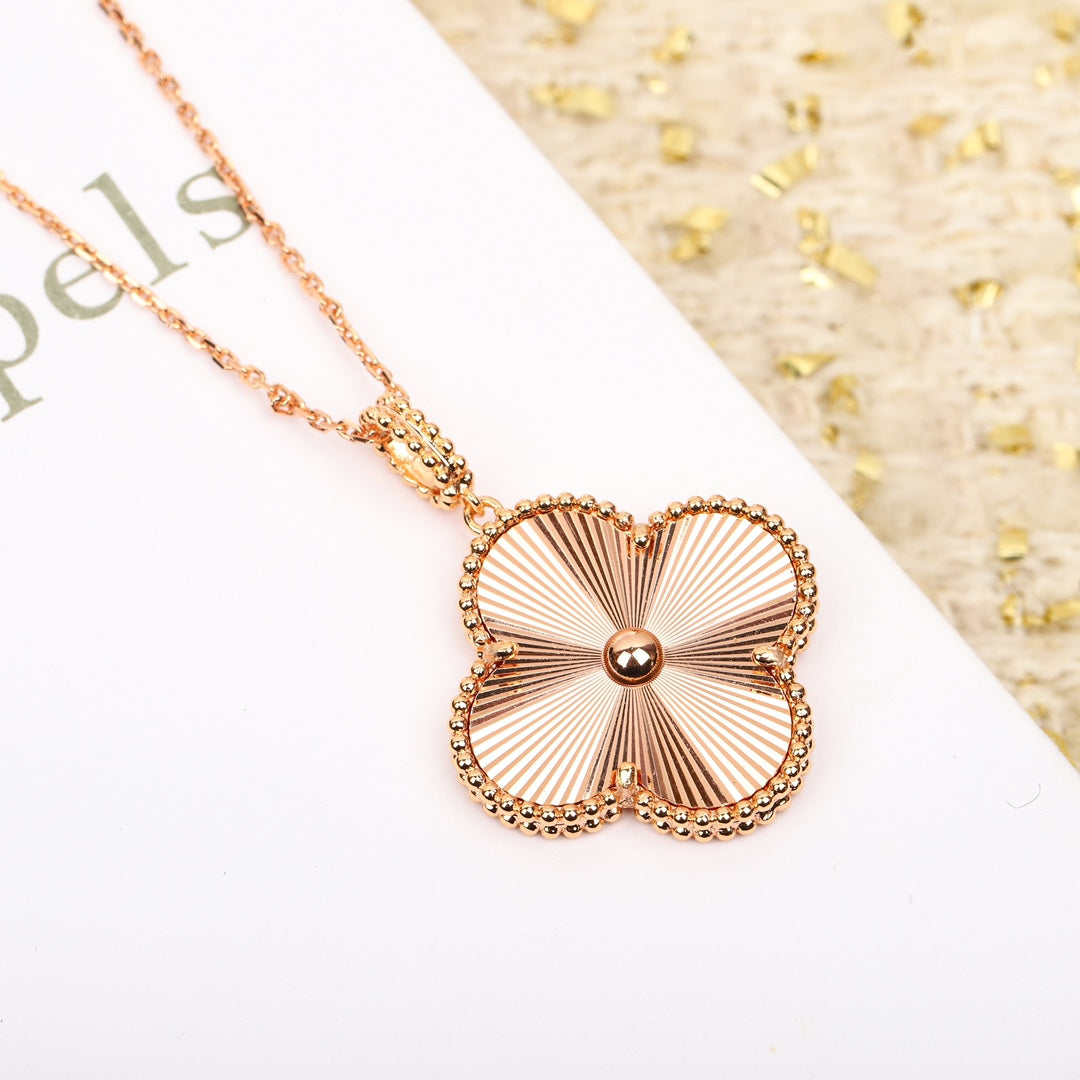 【関税負担なし・送料無料・代引可】ヴァンクリーフ&アーペル ネックレス 未使用 箱付き