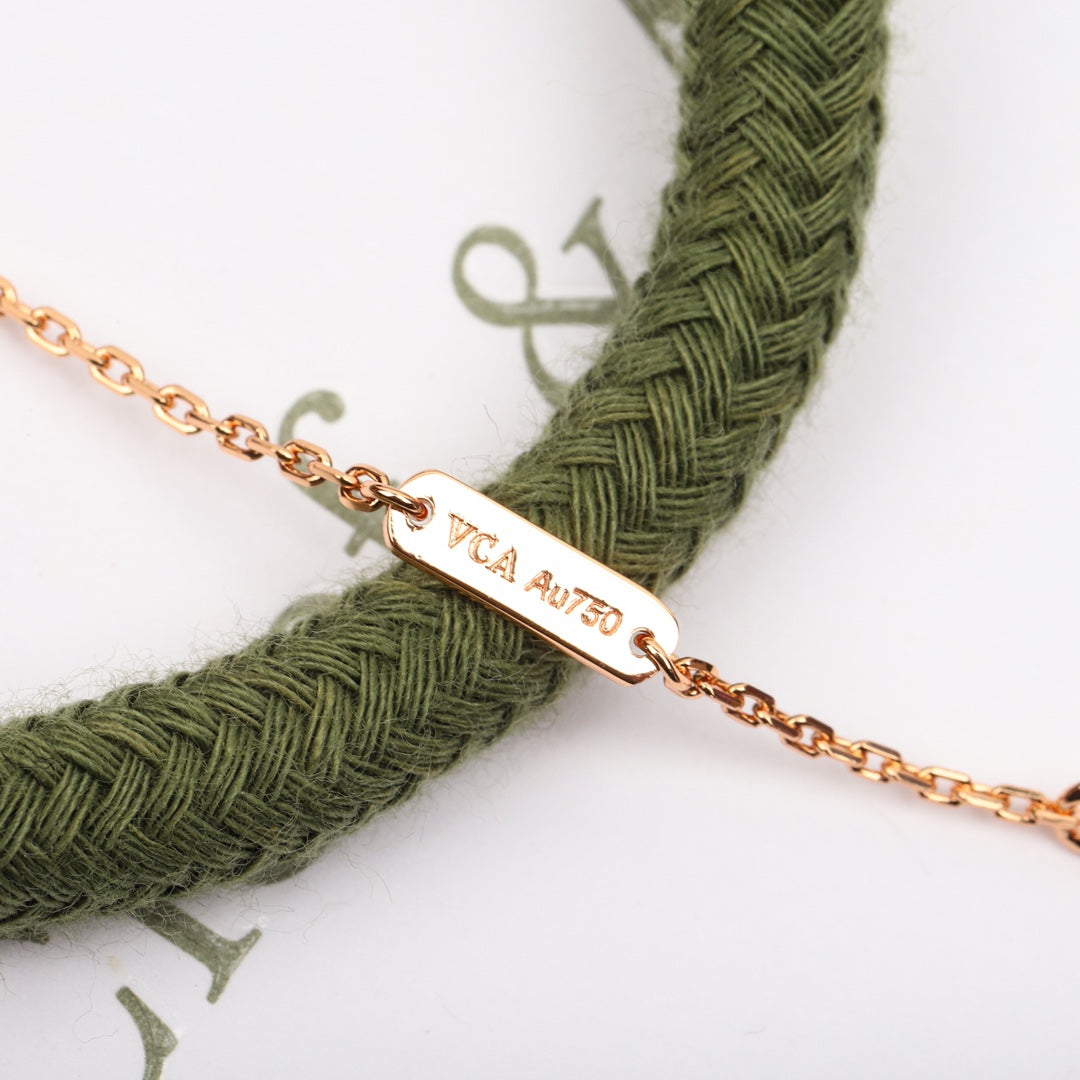 【関税負担なし・送料無料・代引可】ヴァンクリーフ&アーペル ネックレス 未使用 箱付き