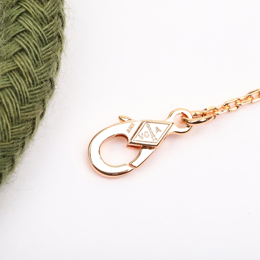 【関税負担なし・送料無料・代引可】ヴァンクリーフ&アーペル ネックレス 未使用 箱付き