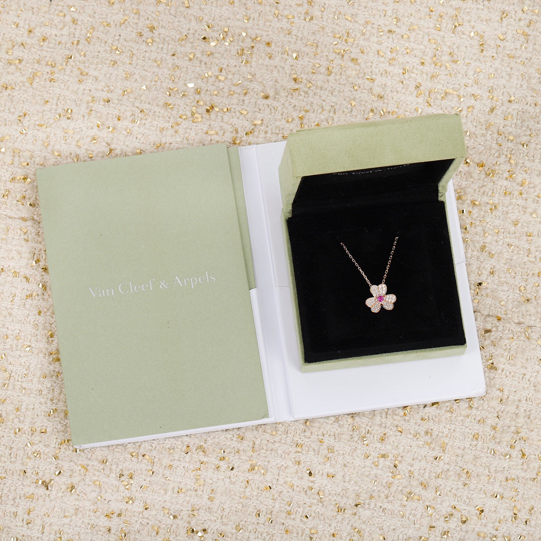 【関税負担なし・送料無料・代引可】ヴァンクリーフ&アーペル ネックレス 未使用 箱付き