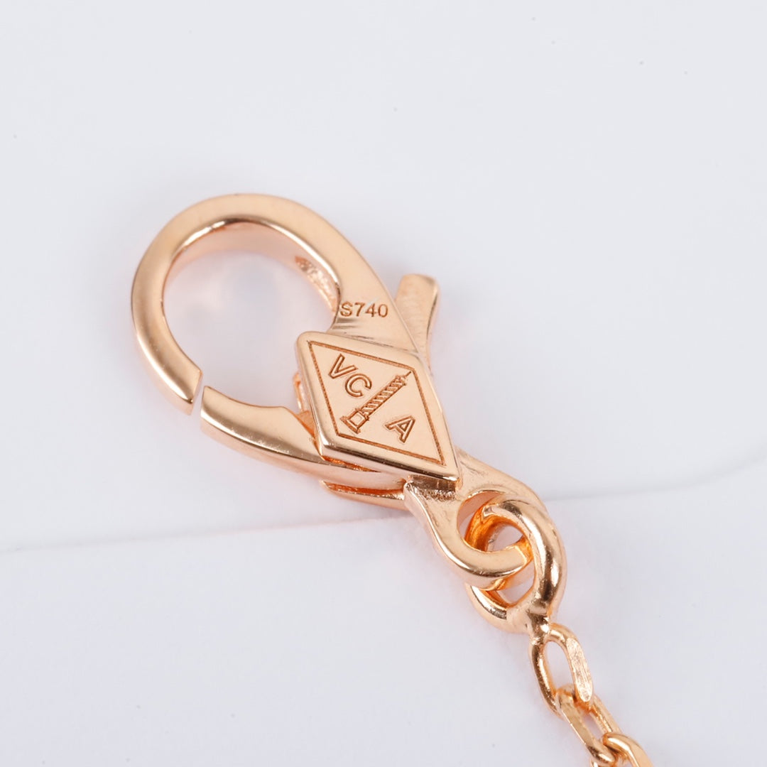 【関税負担なし・送料無料・代引可】ヴァンクリーフ&アーペル ネックレス 未使用 箱付き