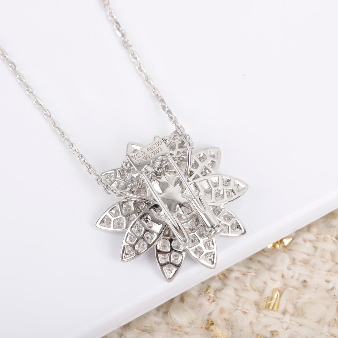 【関税負担なし・送料無料・代引可】ヴァンクリーフ&アーペル ネックレス 未使用 箱付き