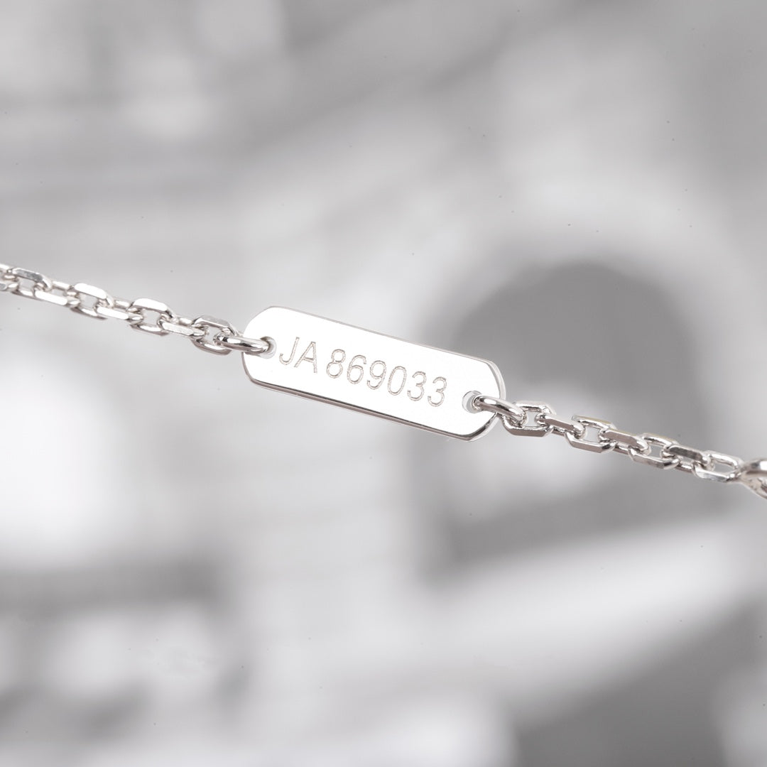 【関税負担なし・送料無料・代引可】ヴァンクリーフ&アーペル ネックレス 未使用 箱付き