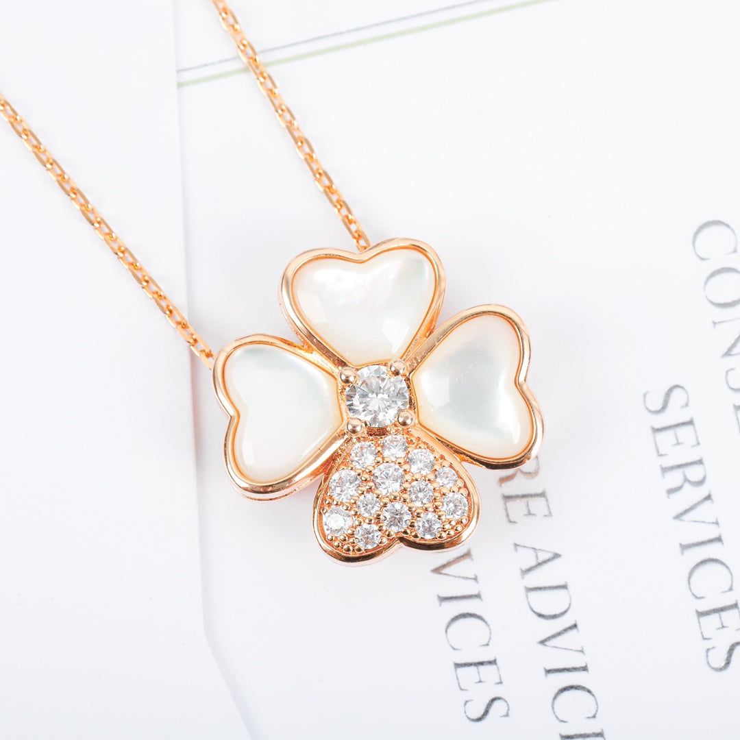 【関税負担なし・送料無料・代引可】ヴァンクリーフ&アーペル ネックレス 未使用 箱付き