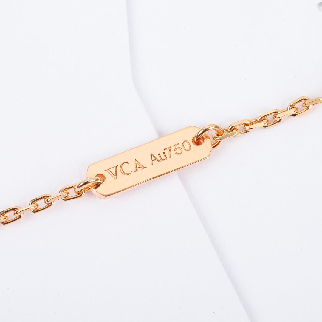 【関税負担なし・送料無料・代引可】ヴァンクリーフ&アーペル ネックレス 未使用 箱付き