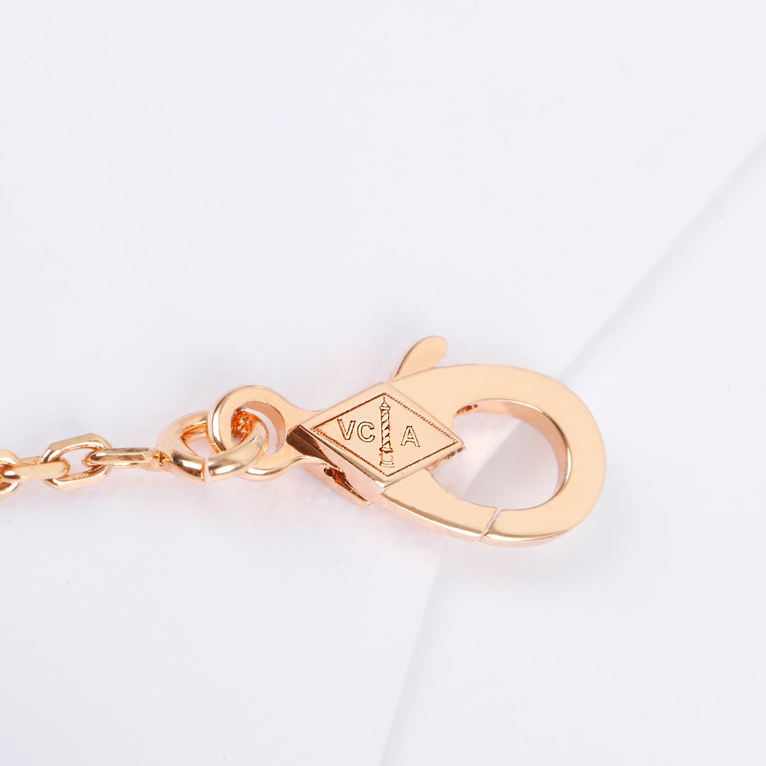 【関税負担なし・送料無料・代引可】ヴァンクリーフ&アーペル ネックレス 未使用 箱付き