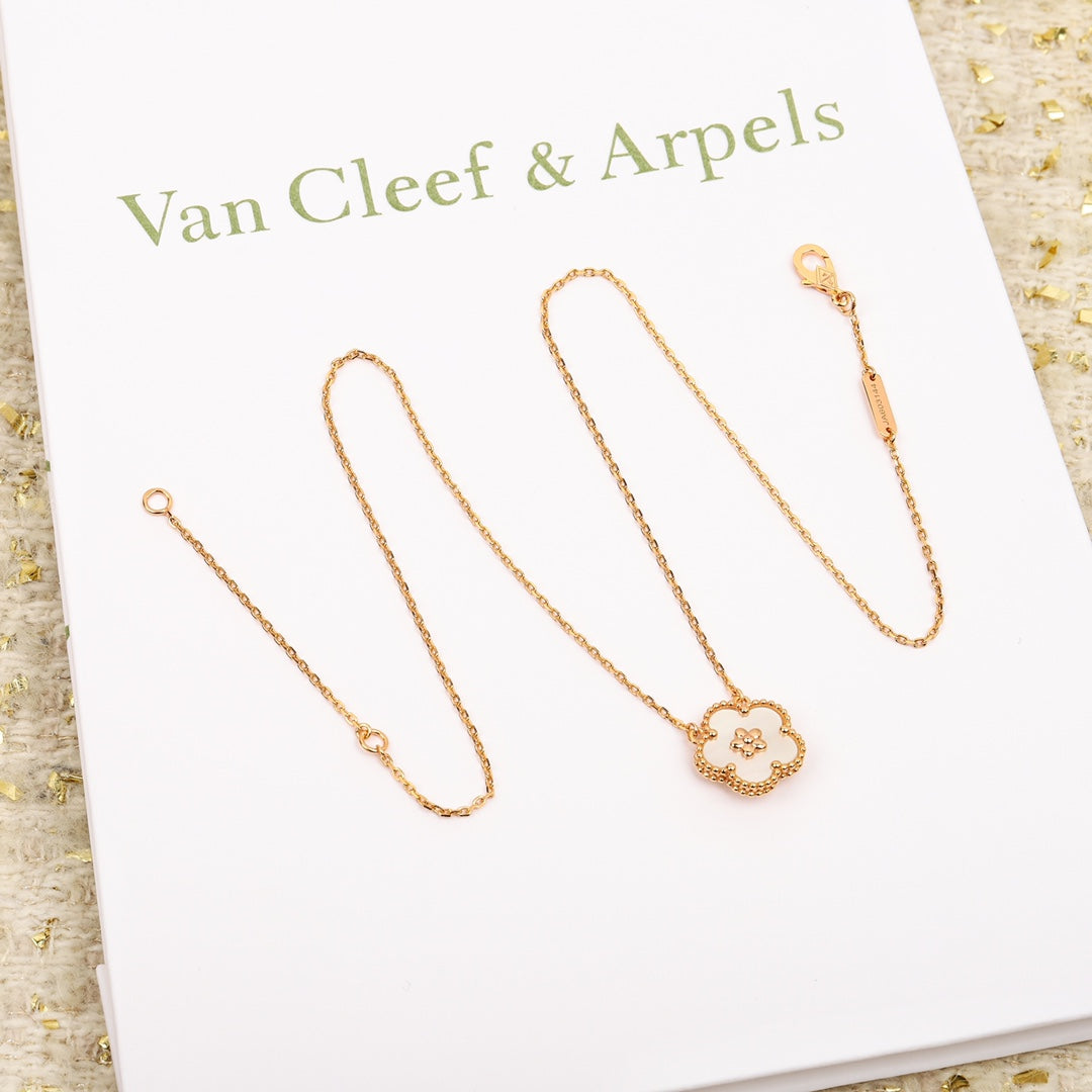 【関税負担なし・送料無料・代引可】ヴァンクリーフ&アーペル ネックレス 未使用 箱付き