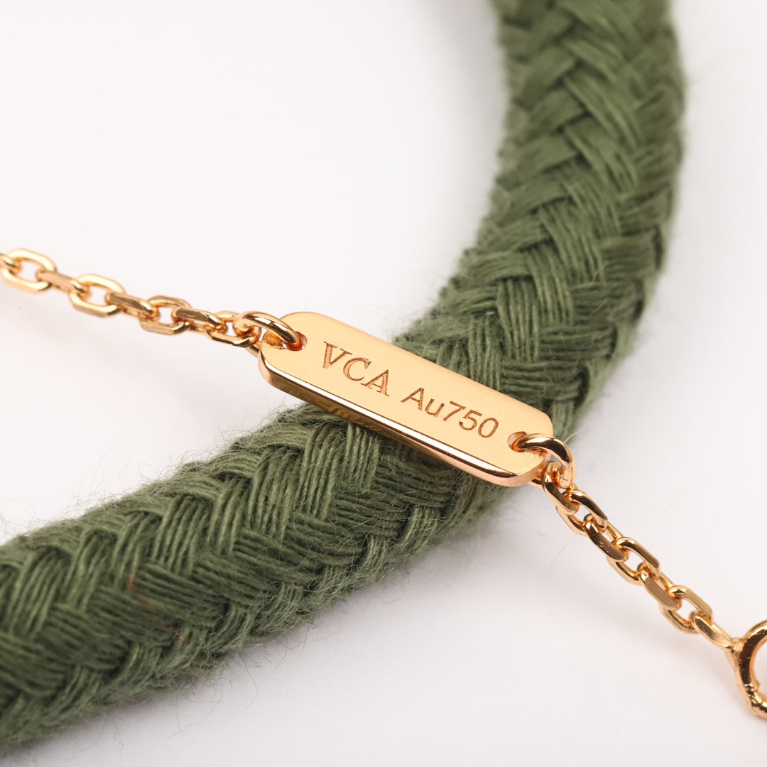 【関税負担なし・送料無料・代引可】ヴァンクリーフ&アーペル ネックレス 未使用 箱付き