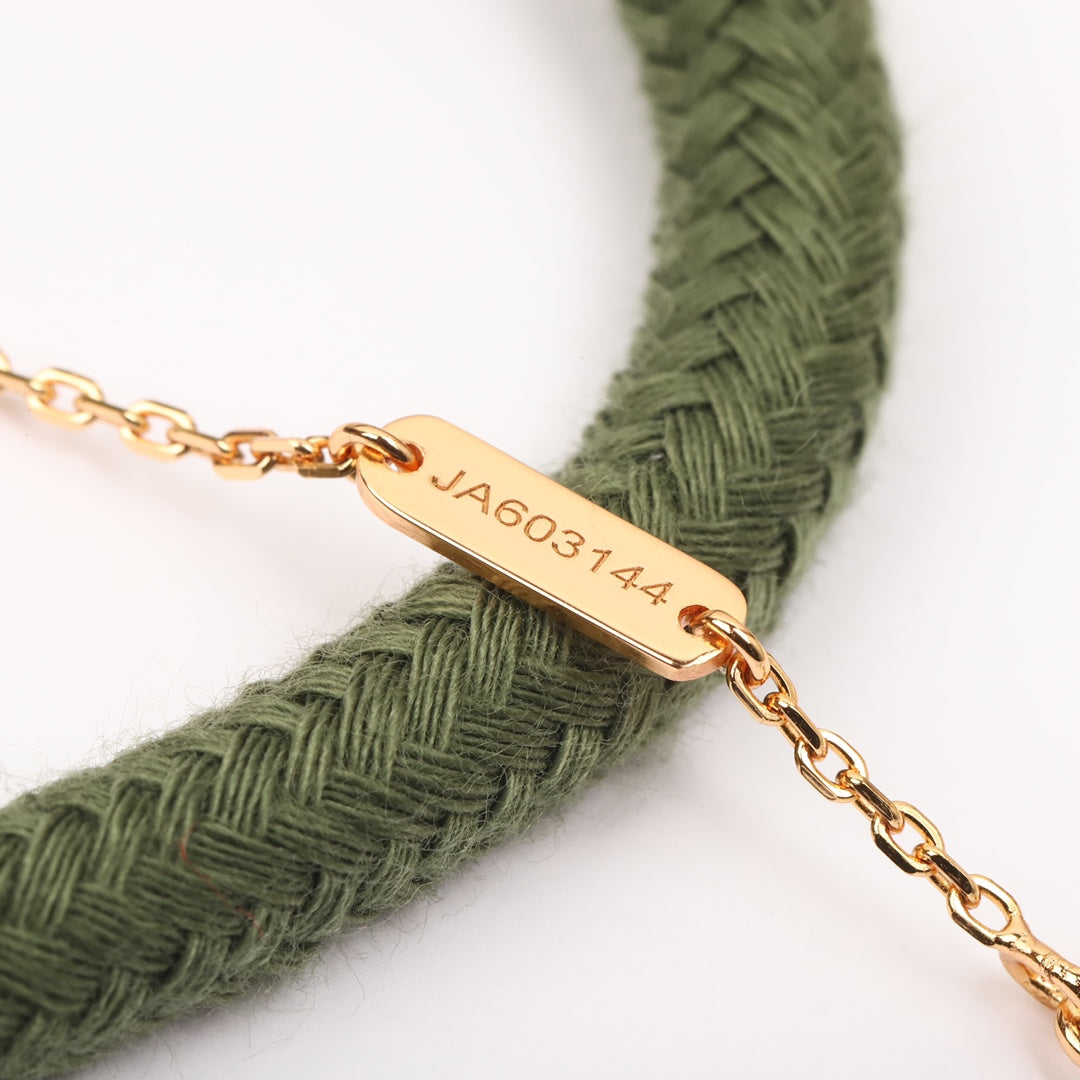 【関税負担なし・送料無料・代引可】ヴァンクリーフ&アーペル ネックレス 未使用 箱付き