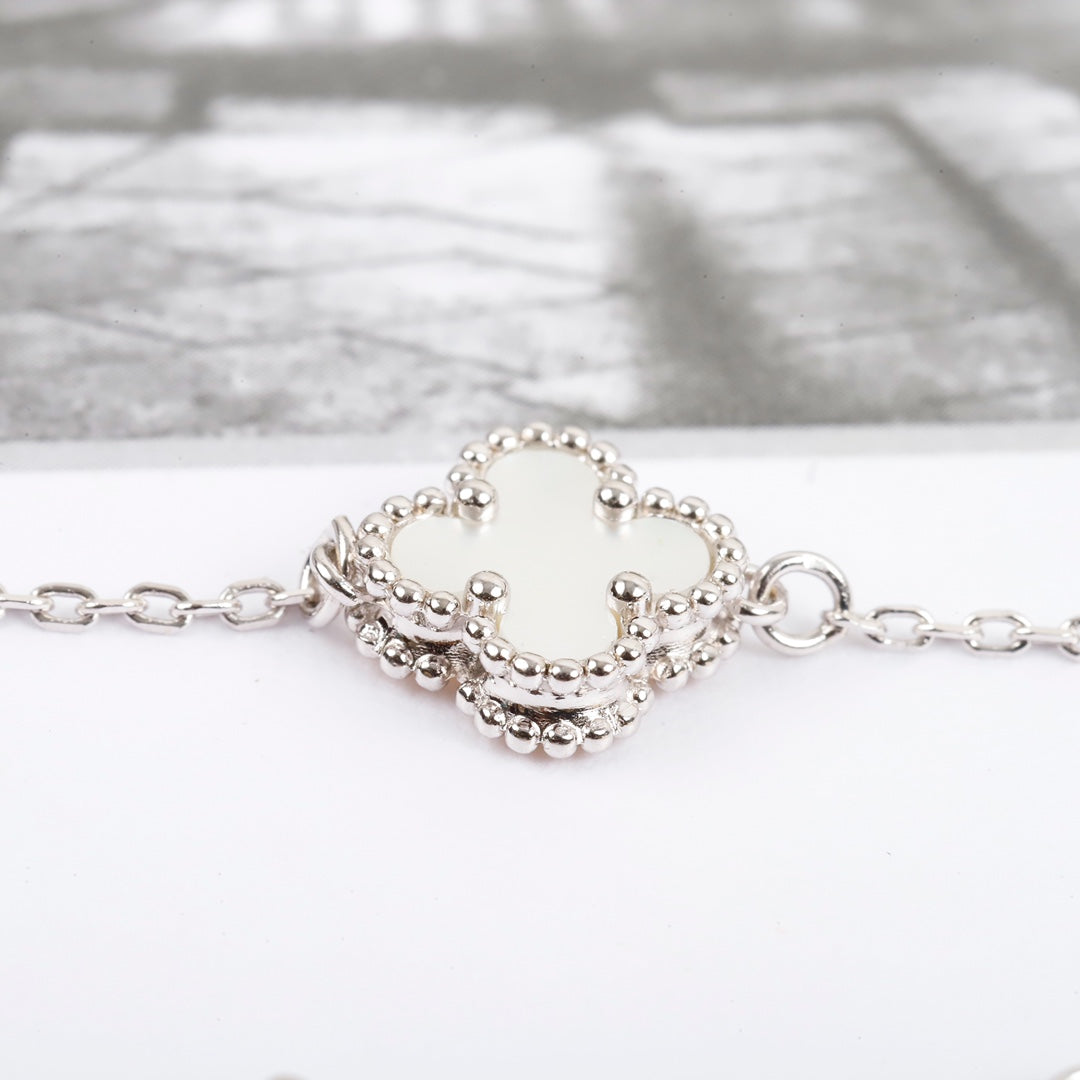 【関税負担なし・送料無料・代引可】ヴァンクリーフ&アーペル ブレスレット 未使用 箱付き