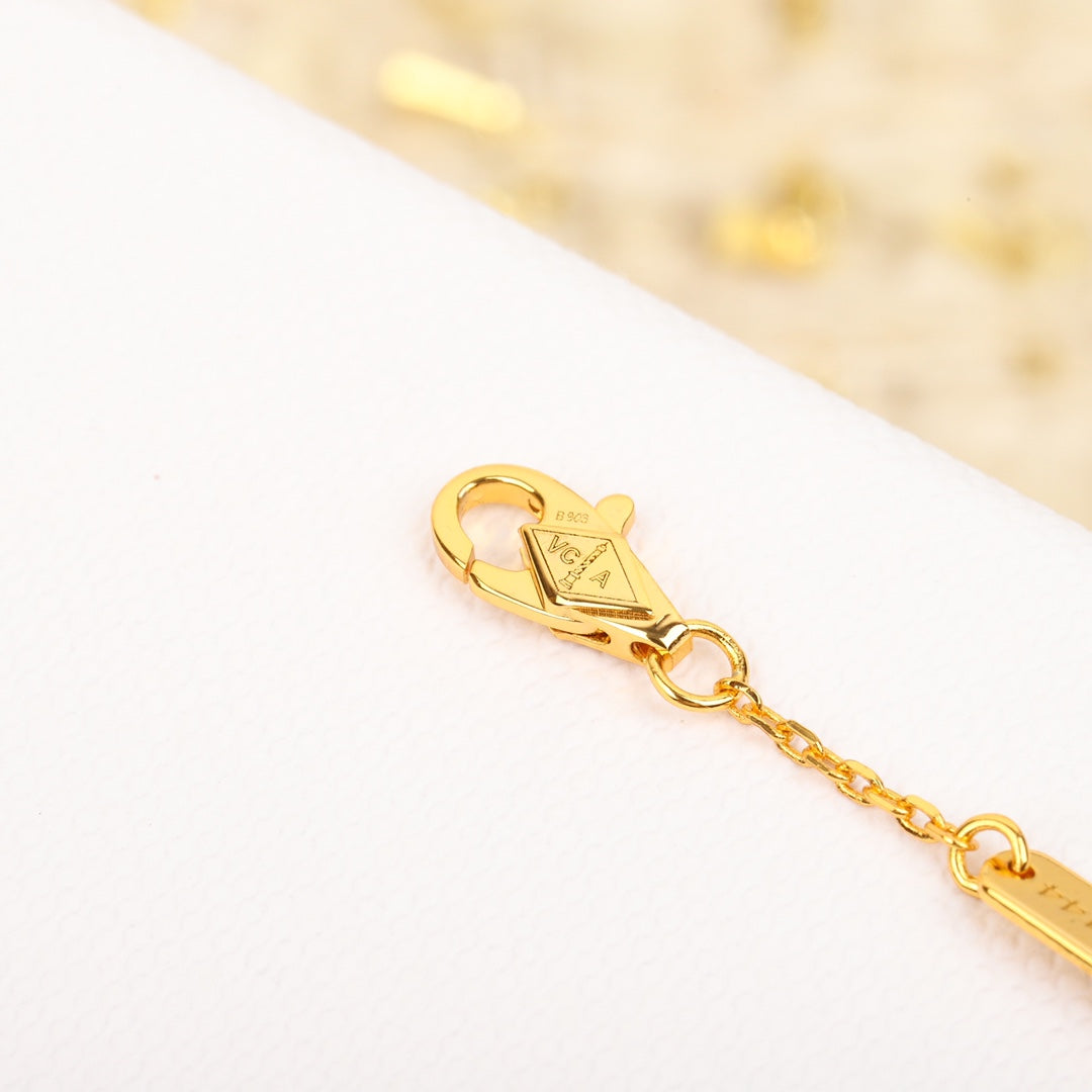 【関税負担なし・送料無料・代引可】ヴァンクリーフ&アーペル ブレスレット 未使用 箱付き