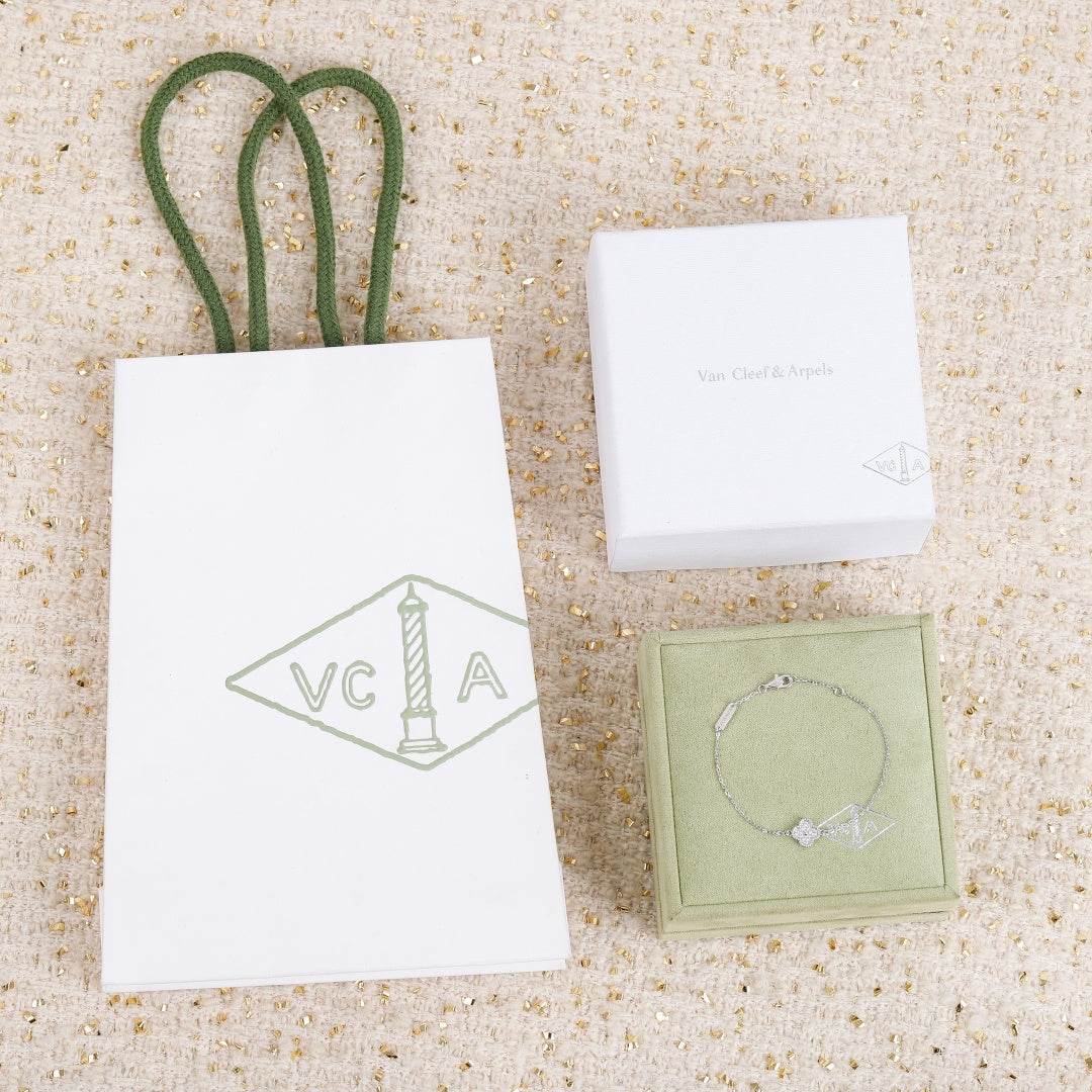 【関税負担なし・送料無料・代引可】ヴァンクリーフ&アーペル ブレスレット 未使用 箱付き