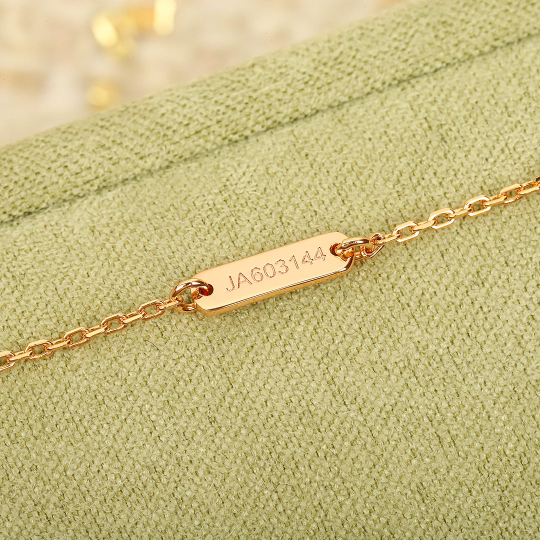 【関税負担なし・送料無料・代引可】ヴァンクリーフ&アーペル ブレスレット 未使用 箱付き