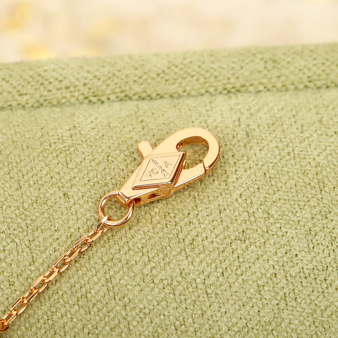 【関税負担なし・送料無料・代引可】ヴァンクリーフ&アーペル ブレスレット 未使用 箱付き