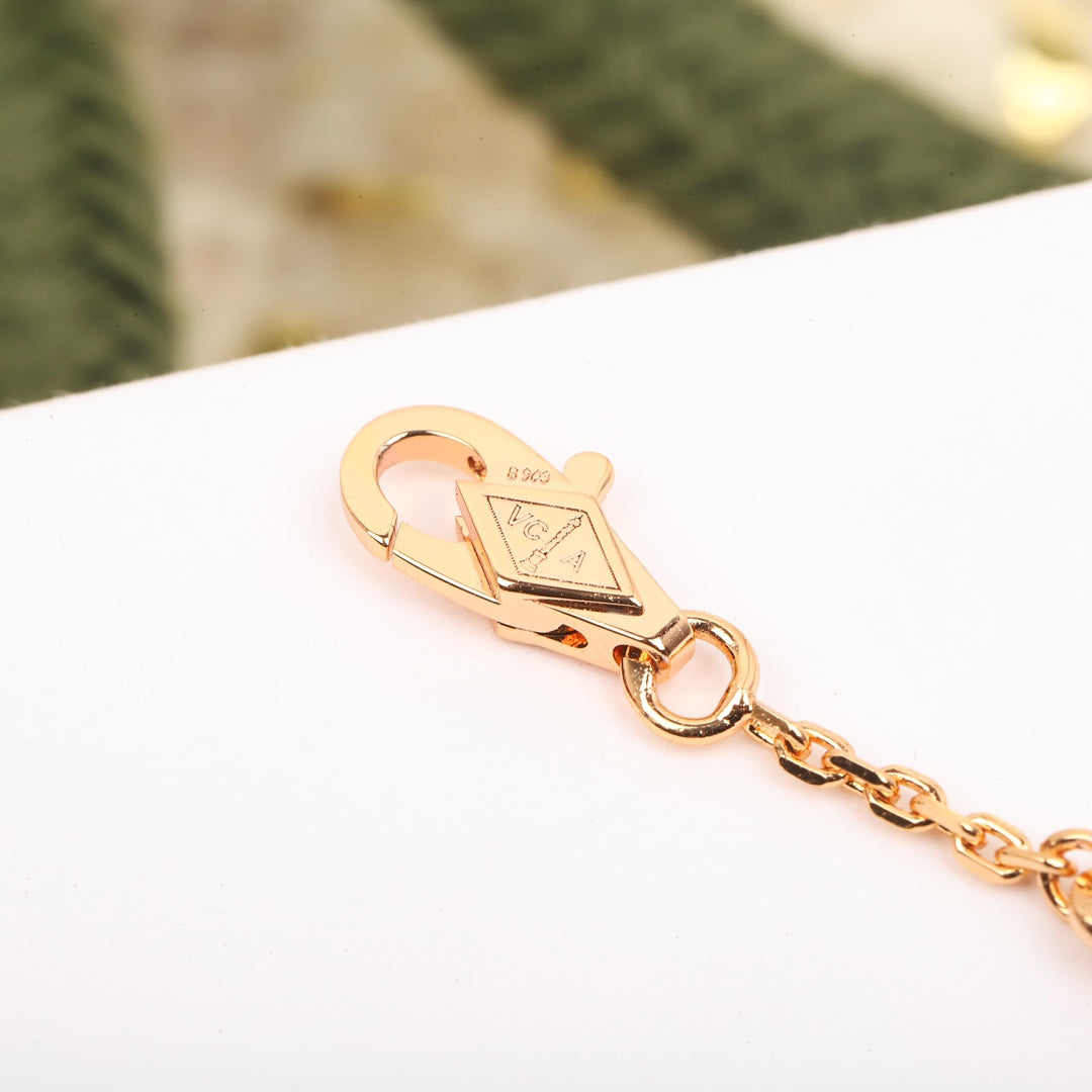 【関税負担なし・送料無料・代引可】ヴァンクリーフ&アーペル ブレスレット 未使用 箱付き