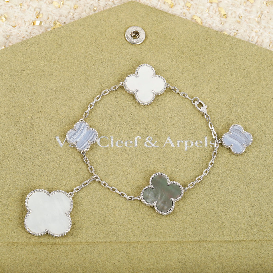 【関税負担なし・送料無料・代引可】ヴァンクリーフ&アーペル ブレスレット 未使用 箱付き