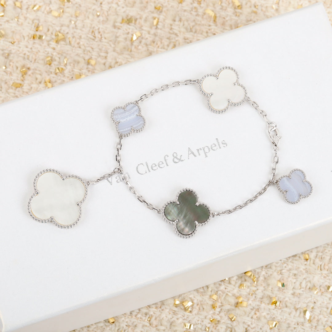 【関税負担なし・送料無料・代引可】ヴァンクリーフ&アーペル ブレスレット 未使用 箱付き