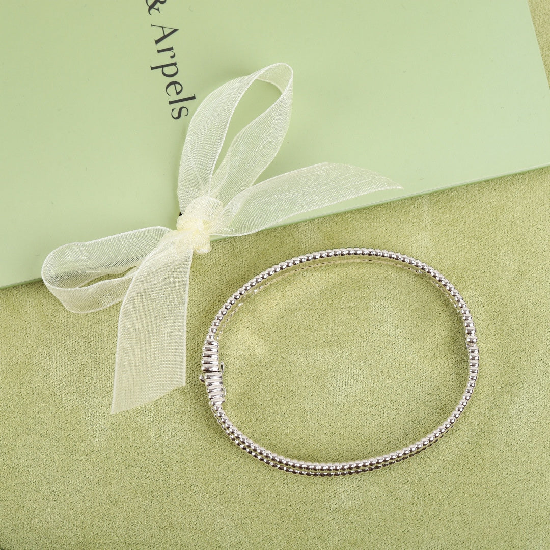 【関税負担なし・送料無料・代引可】ヴァンクリーフ&アーペル バングル 未使用 箱付き