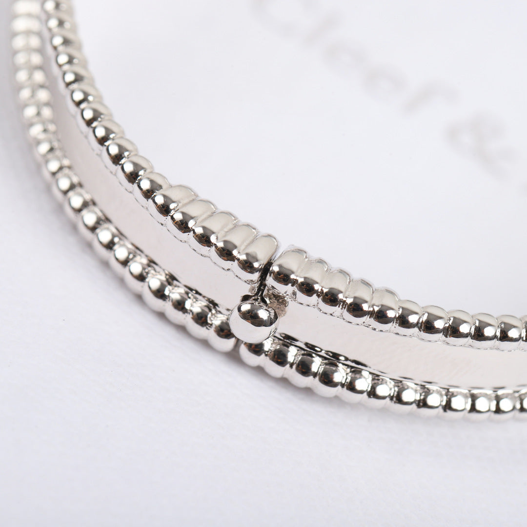 【関税負担なし・送料無料・代引可】ヴァンクリーフ&アーペル バングル 未使用 箱付き