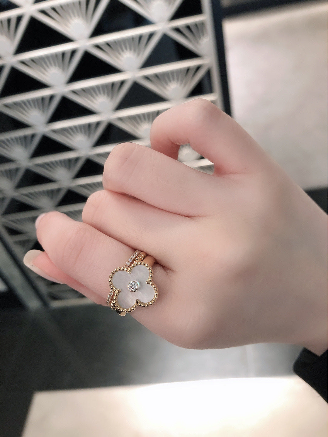 【関税負担なし・送料無料・代引可】ヴァンクリーフ&アーペル リング 未使用 箱付き