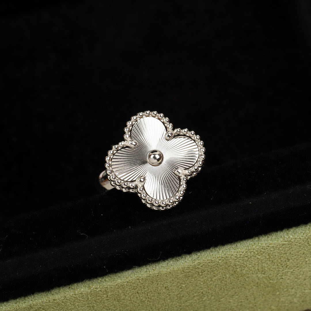 【関税負担なし・送料無料・代引可】ヴァンクリーフ&アーペル リング 未使用 箱付き