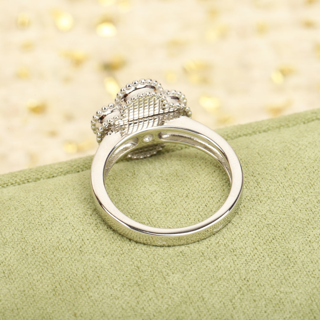 【関税負担なし・送料無料・代引可】ヴァンクリーフ&アーペル リング 未使用 箱付き