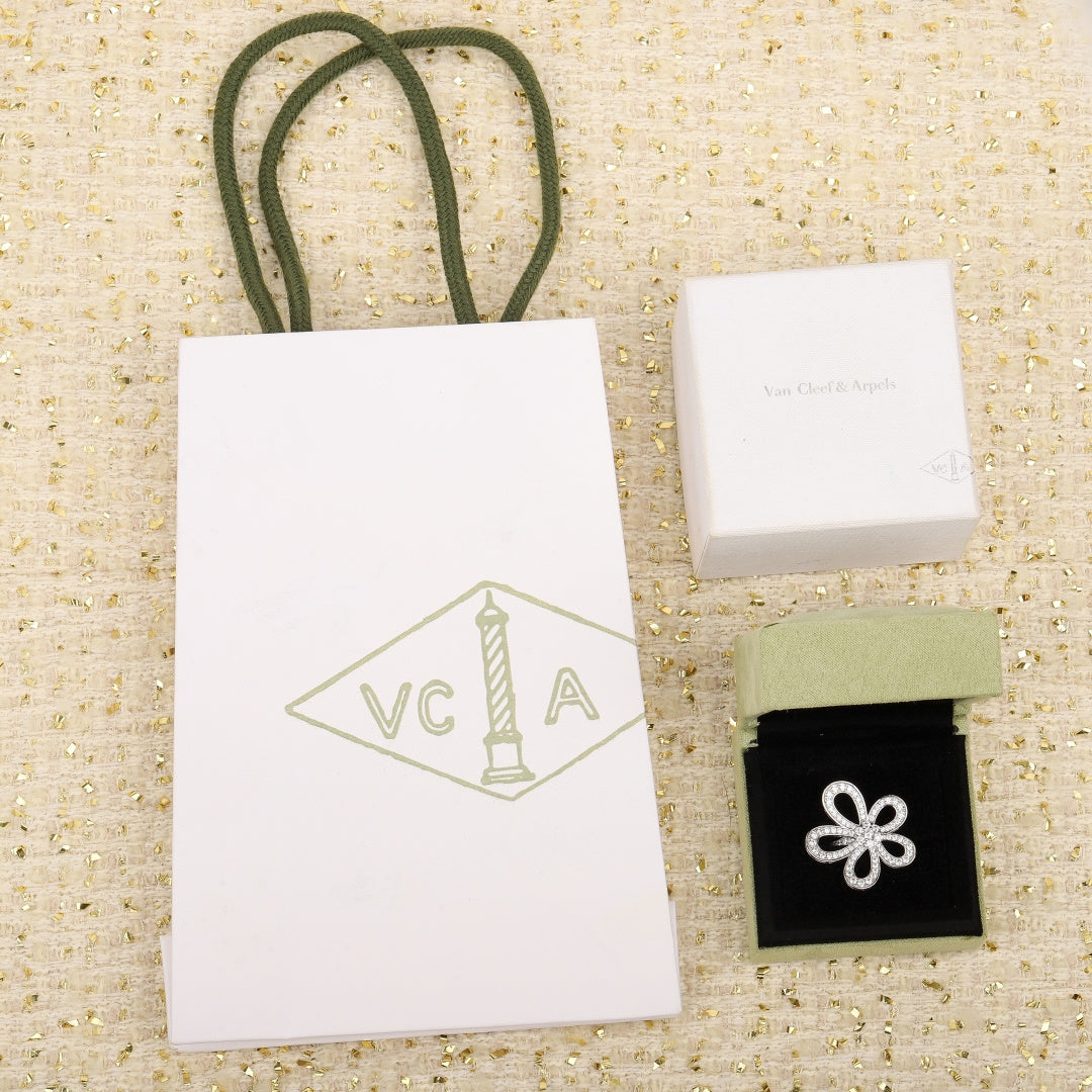 【関税負担なし・送料無料・代引可】ヴァンクリーフ&アーペル リング 未使用 箱付き