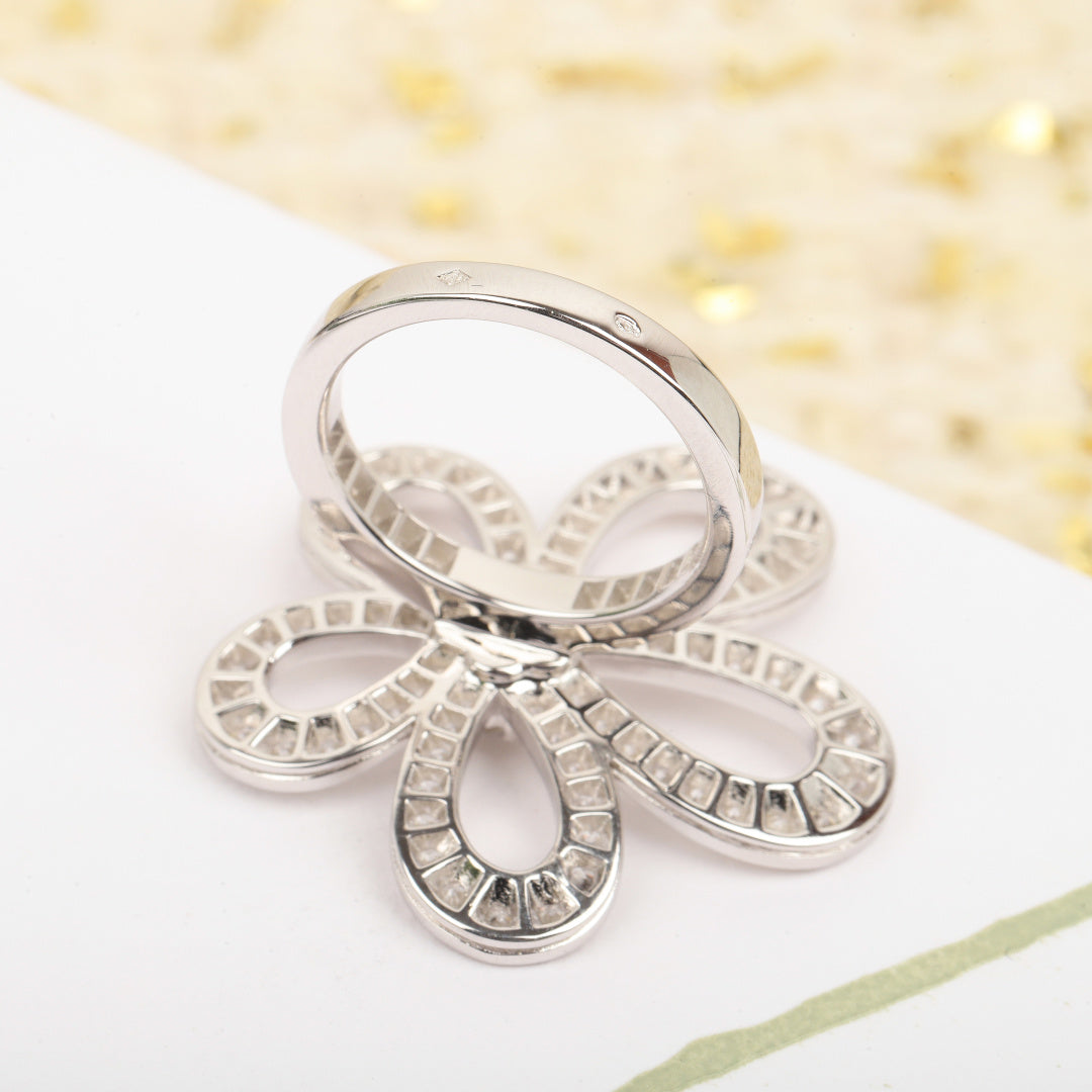 【関税負担なし・送料無料・代引可】ヴァンクリーフ&アーペル リング 未使用 箱付き