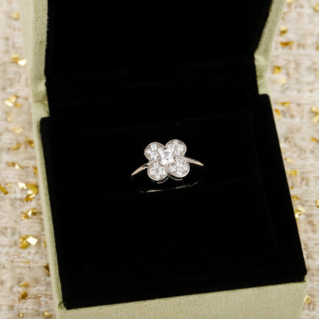 【関税負担なし・送料無料・代引可】ヴァンクリーフ&アーペル リング 未使用 箱付き