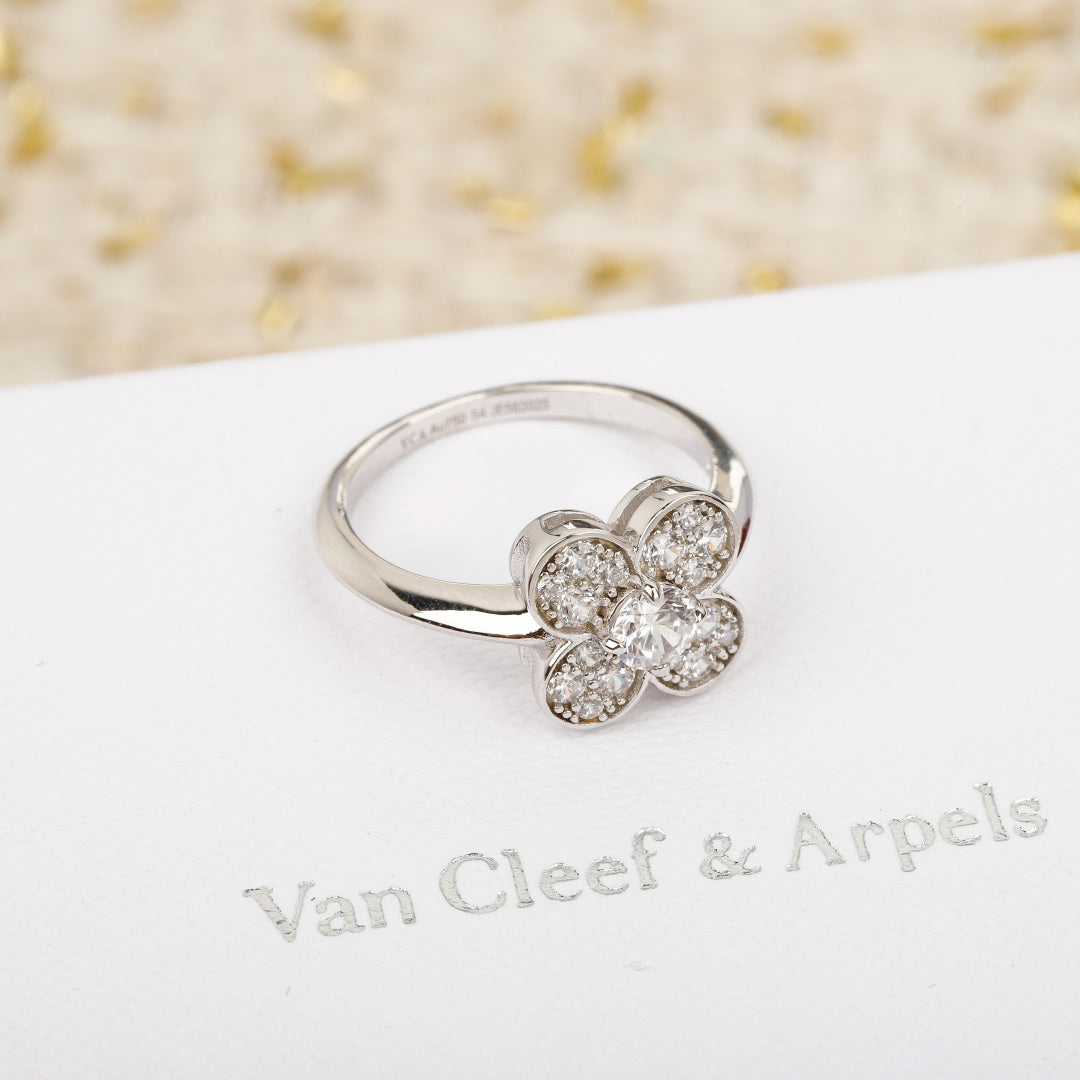 【関税負担なし・送料無料・代引可】ヴァンクリーフ&アーペル リング 未使用 箱付き