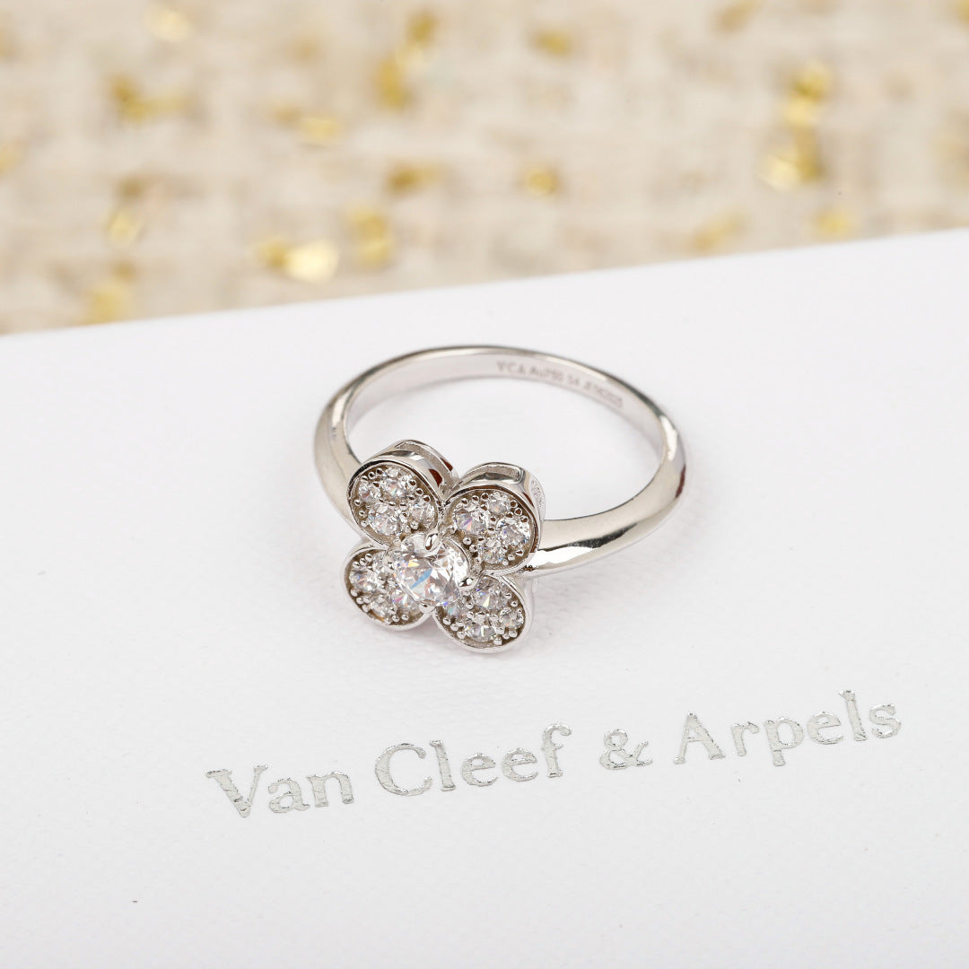 【関税負担なし・送料無料・代引可】ヴァンクリーフ&アーペル リング 未使用 箱付き