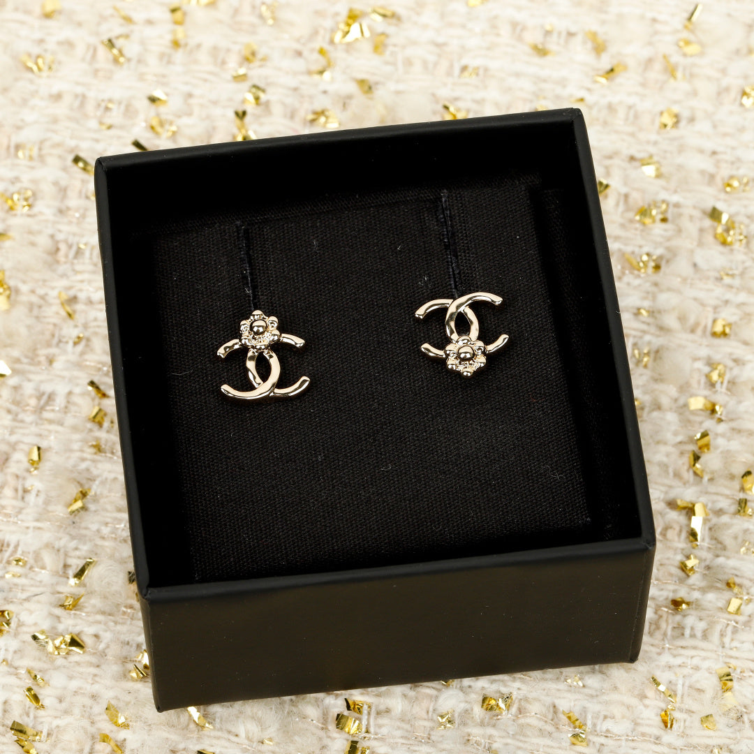【関税負担なし・送料無料・代引可】シャネル ピアス 未使用 箱付き