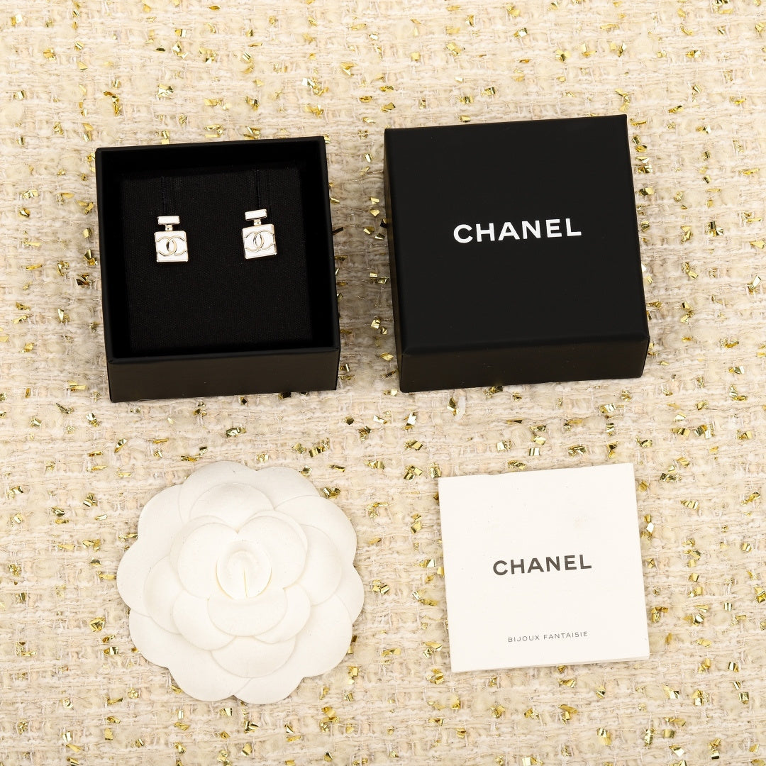 【関税負担なし・送料無料・代引可】シャネル ピアス 未使用 箱付き