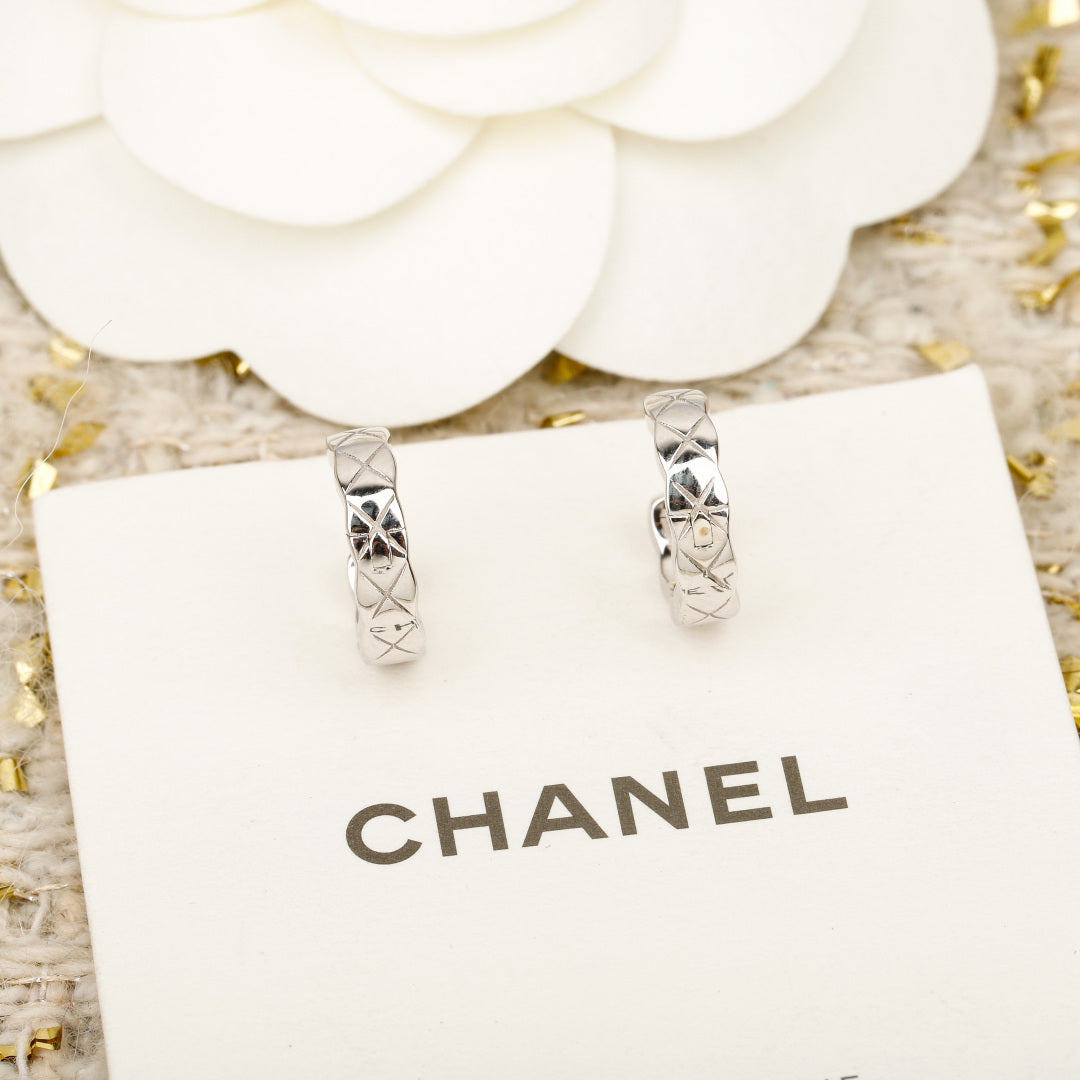 【関税負担なし・送料無料・代引可】シャネル ピアス 未使用 箱付き