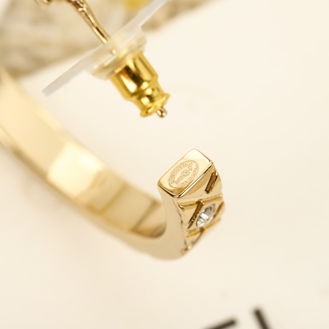 【関税負担なし・送料無料・代引可】シャネル ピアス 未使用 箱付き