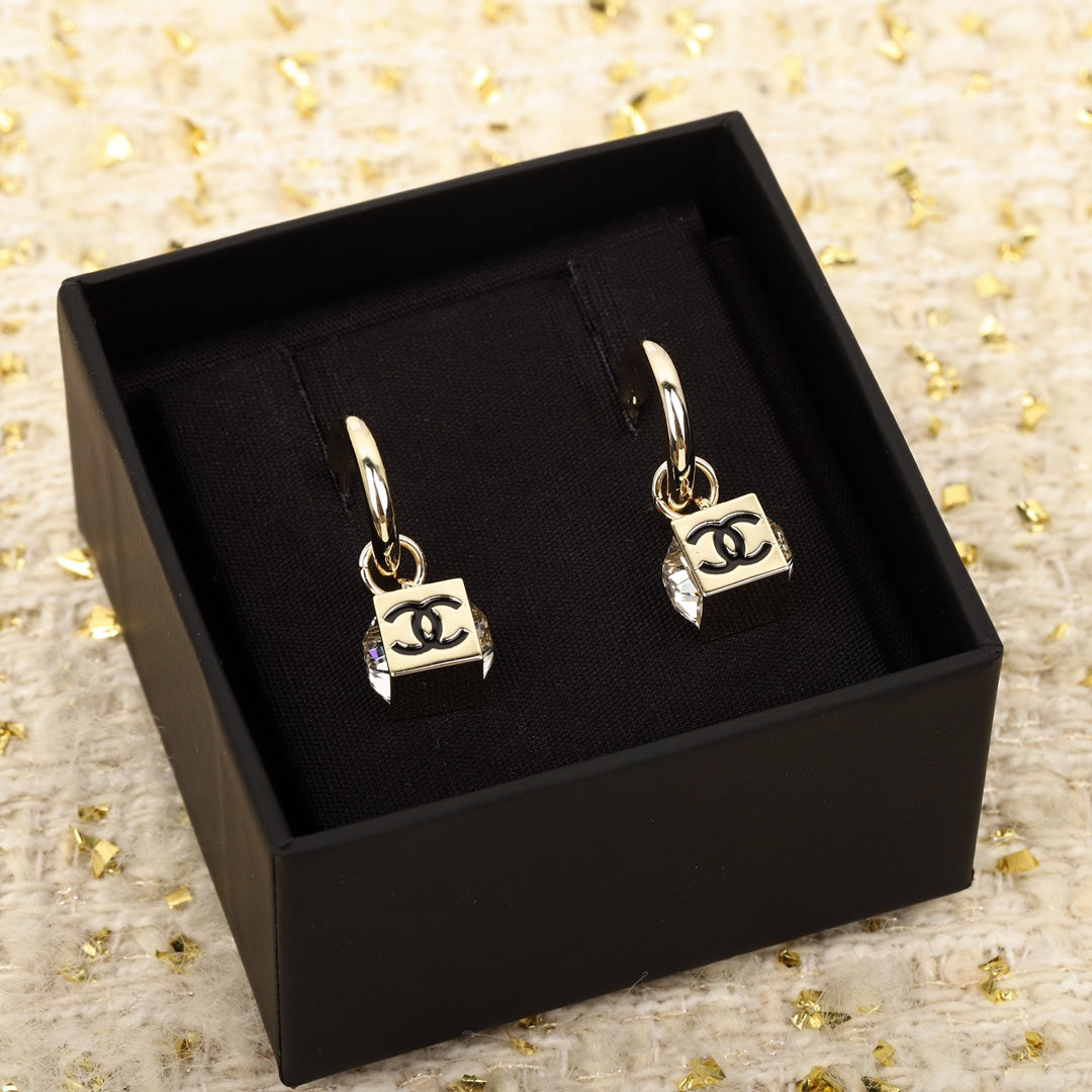 【関税負担なし・送料無料・代引可】シャネル ピアス 未使用 箱付き
