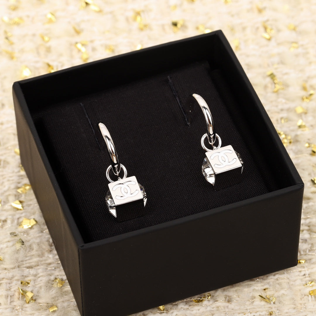 【関税負担なし・送料無料・代引可】シャネル ピアス 未使用 箱付き