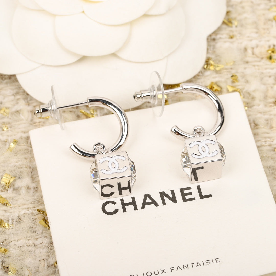 【関税負担なし・送料無料・代引可】シャネル ピアス 未使用 箱付き