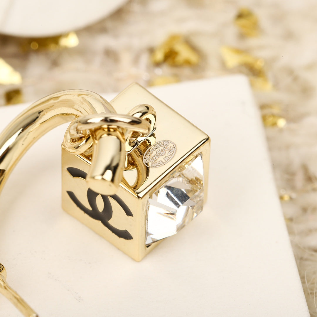 【関税負担なし・送料無料・代引可】シャネル ピアス 未使用 箱付き