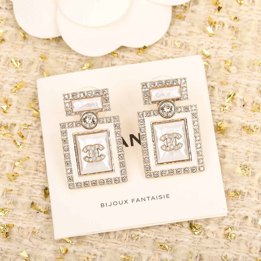 【関税負担なし・送料無料・代引可】シャネル ピアス 未使用 箱付き