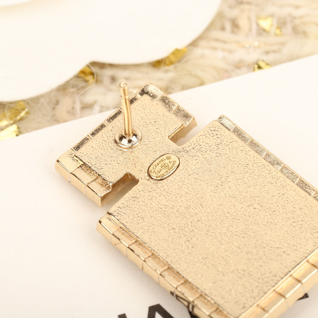 【関税負担なし・送料無料・代引可】シャネル ピアス 未使用 箱付き